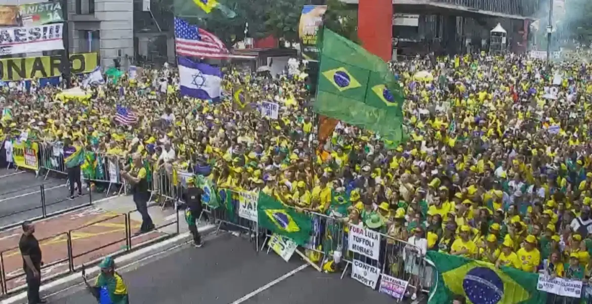 Manifestação “Acorda Brasil” reúne milhares na Avenida Paulista e critica Lula e STF