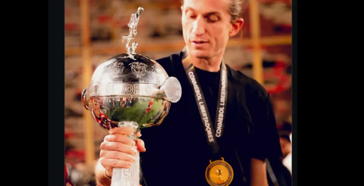 Saída de Filipe Luís do Flamengo gera repercussão após mensagem emocionada de despedida