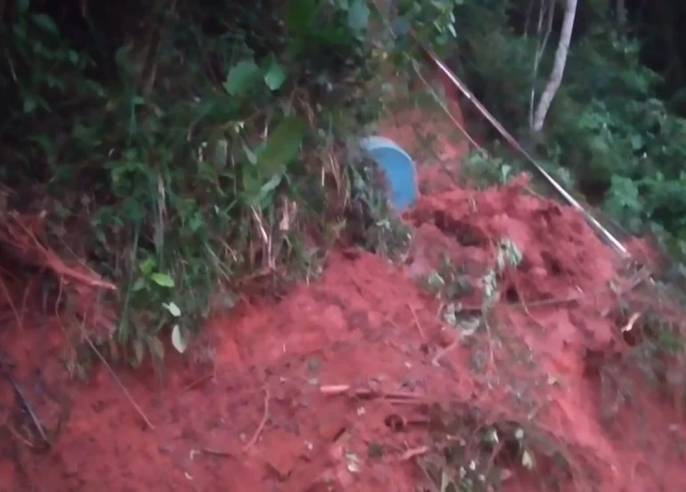 Moradores denunciam tráfico e queda de barreira em Itaipava e cobram ação urgente