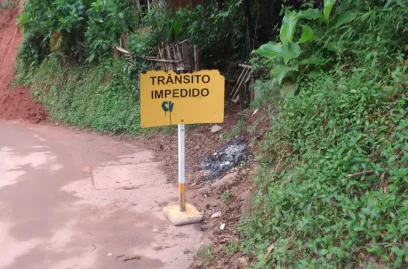 Prefeitura libera Estrada Geny Martins de Souza após queda de barreira em Itaipava